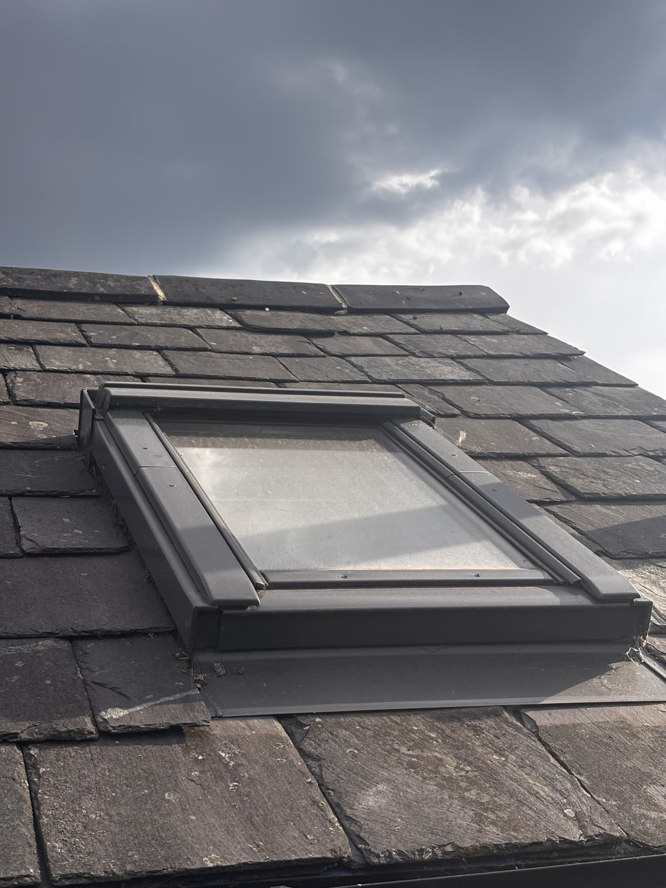 Roof window before cleaning